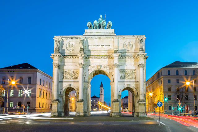 Escort München Escortdame, München mit einer attraktiven Escortdame an Ihrer Seite erkunden