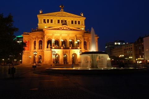 Alte Oper Die Alte Oper in Frankfurt bei Nacht